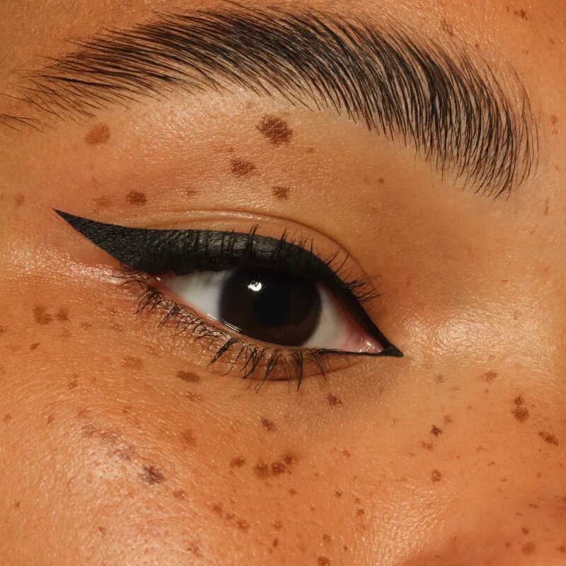 essence Eyeliner Pen Szemceruza a hosszan tartó hatásért 1.2 ml