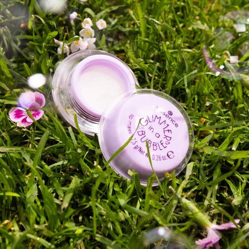 essence GLIMMER IN A BUBBLE hidratáló maszk az ajkakra csillámporral árnyalat 01 Kiss In A Bubble 7.5 g
