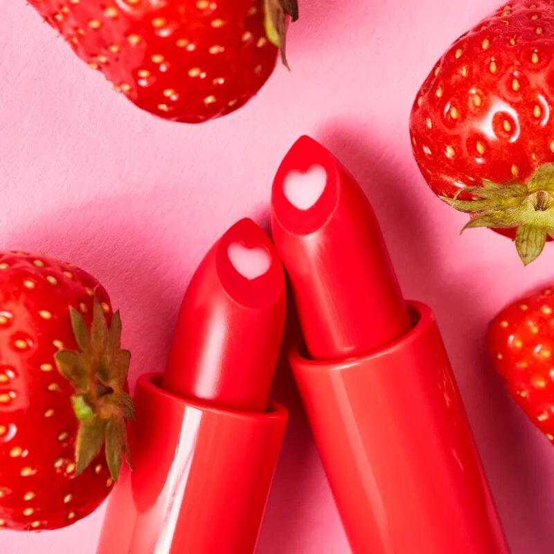 essence HEART CORE ajakbalzsam árnyalat 02 Strawberry 3 g