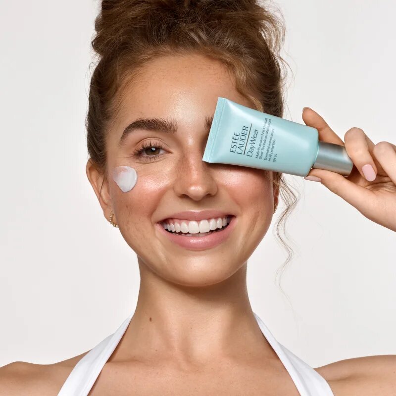 Estée Lauder DayWear Multi-Protection Anti-Oxidant Sheer Tint Release Moisturizer SPF 15 hidratáló krém tonizáló minden bőrtípusra SPF 15 50 ml