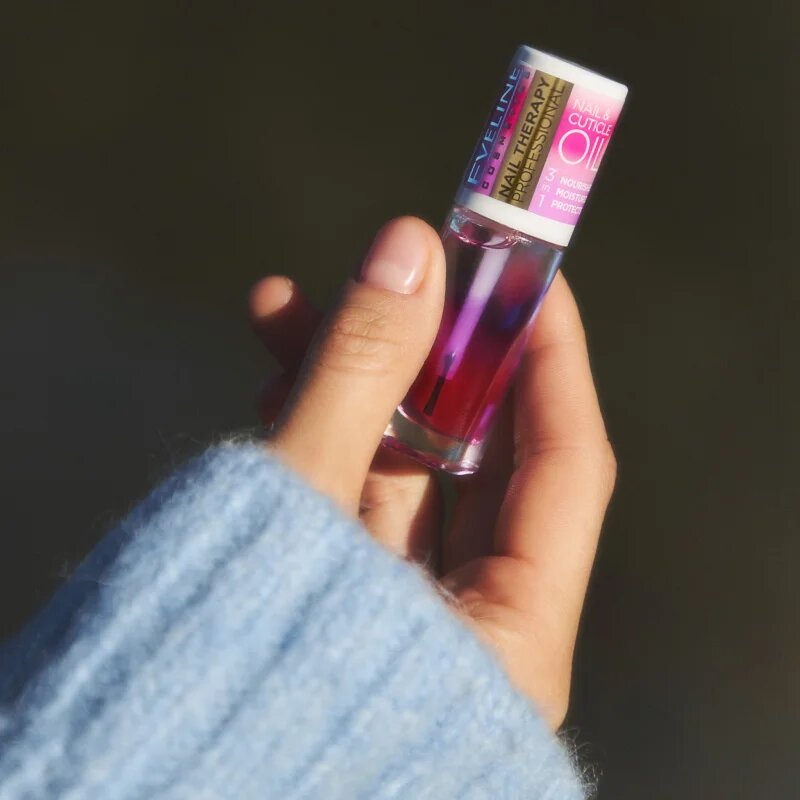 Eveline Cosmetics Nail & Cuticle Oil tápláló körömolaj 8 ml