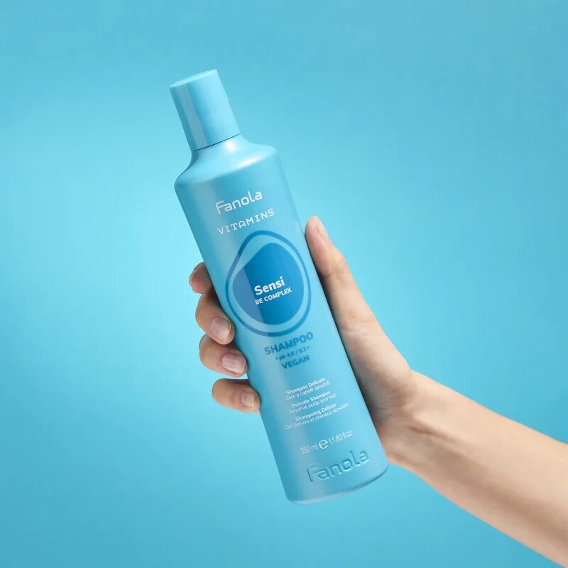 Fanola Vitamins Sensi Delicate Shampoo finom állagú tisztító sampon nyugtató hatással 350 ml