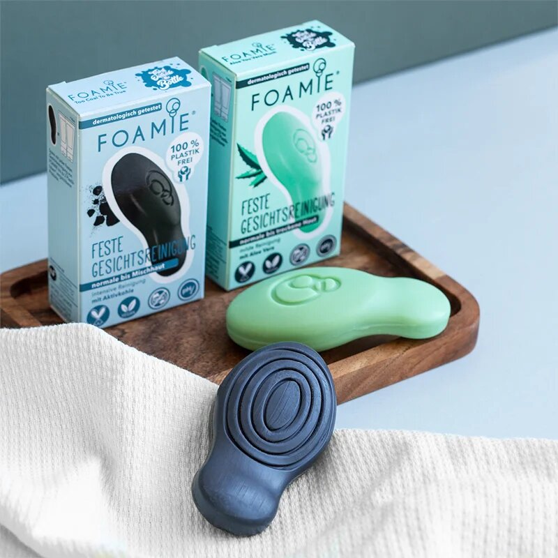 Foamie Too Coal To Be True szilárd arctisztító normál és kombinált bőrre 60 g