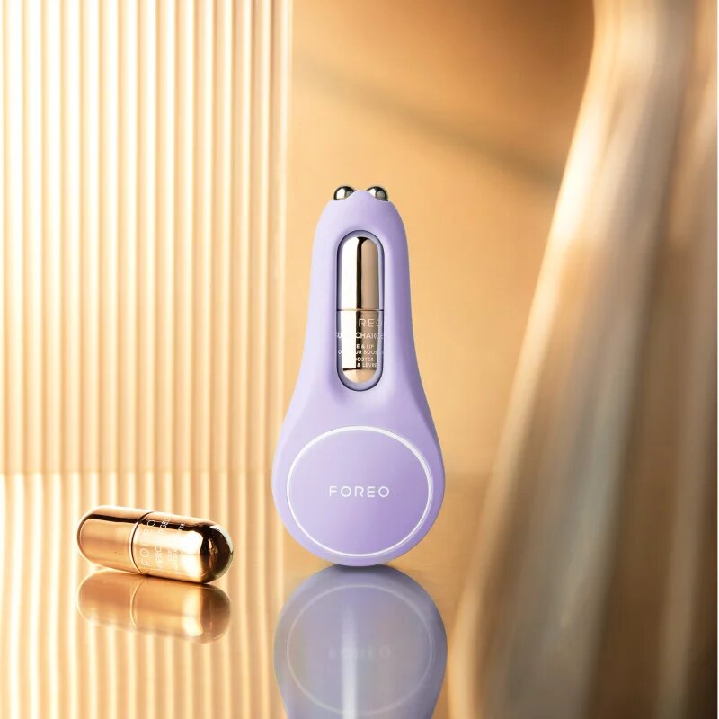 FOREO BEAR™ 2 eyes & lips mikroáramos tonizáló készülék a szem köré és a szájra Lavender 1 db