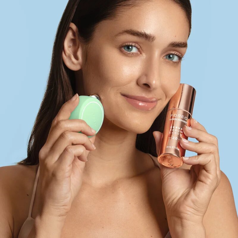 FOREO BEAR™ 2 go mikroáramos tonizáló készülék az arcra Pistachio 1 db