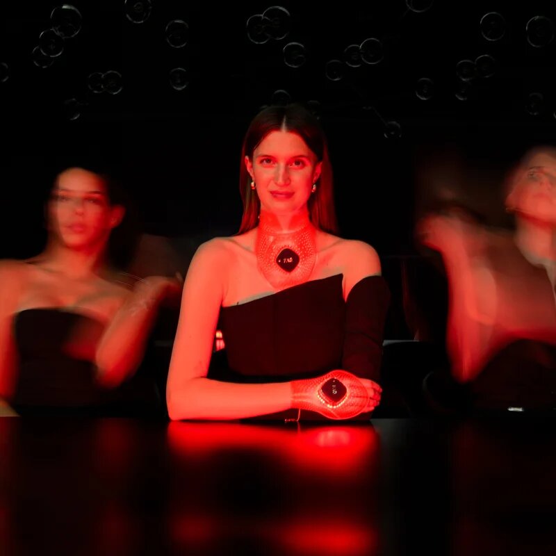 FOREO FAQ™ 221 LED-fényes kézmaszk a bőr öregedése ellen 1 db
