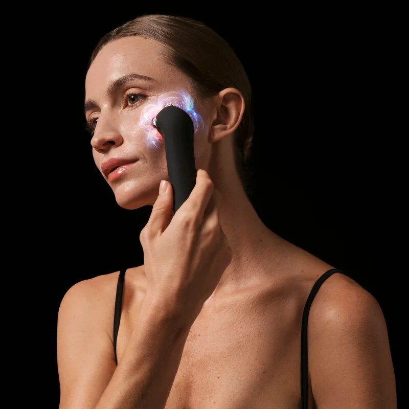 FOREO FAQ™ 402 kettős mikroáramú tonizáló készülék vörös LED-fénnyel 1 db