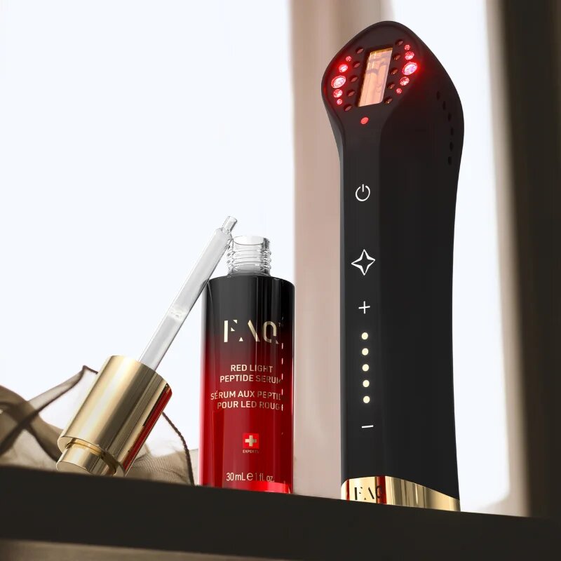 FOREO FAQ™ 502 fejlett készülék az arcbőr revitalizálásához és fiatalításához LED és NIR infravörös fénnyel 1 db