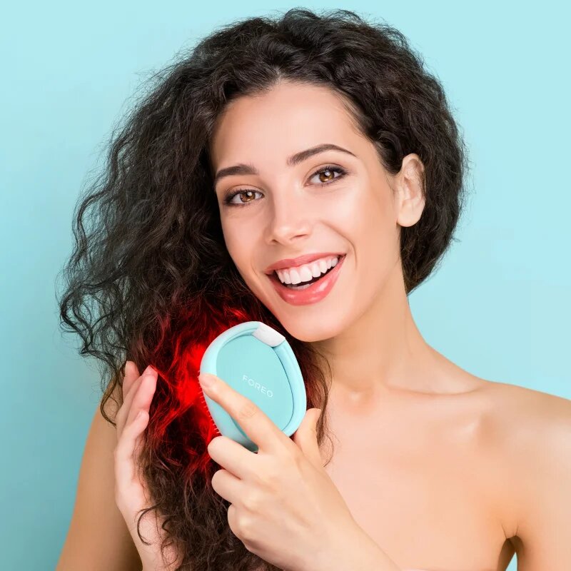 FOREO FLIP™ Play Advanced 3-in-1 fésű LED megvilágítással Ice Ice Baby 1 db
