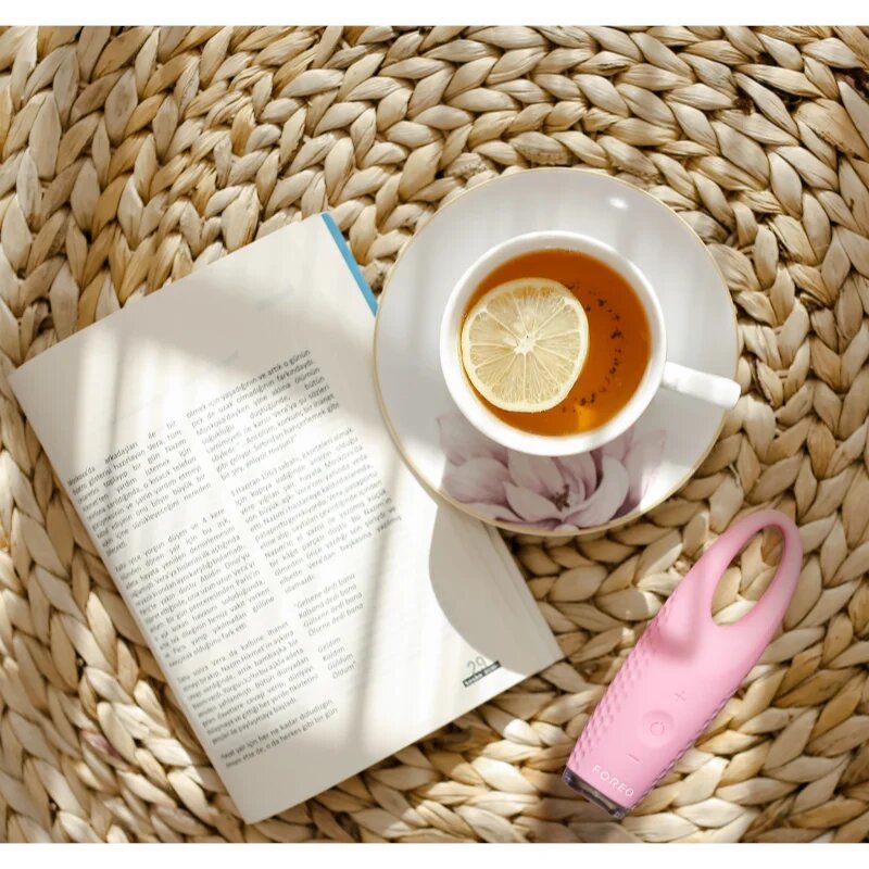 FOREO IRIS™ 2 masszázs eszköz a szem köré Pearl Pink