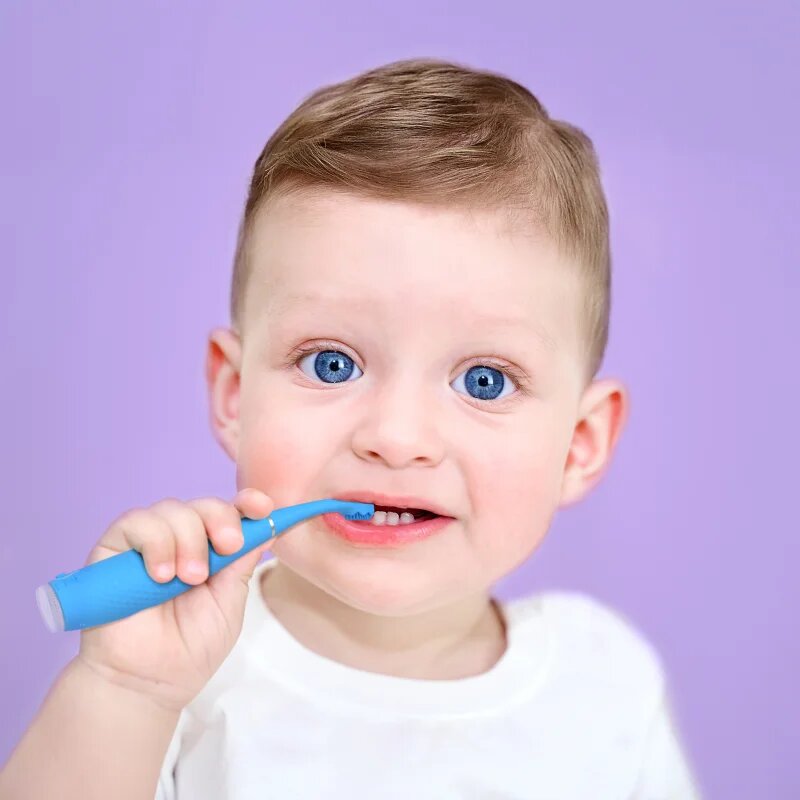 FOREO ISSA™ 4 Baby elektromos fogkefe gyermekeknek újszülöttkortól 3 éves korig Bubble Blue 1 db