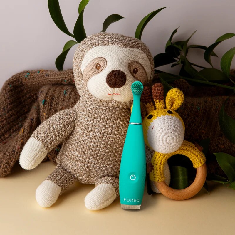 FOREO ISSA™ 4 Baby elektromos fogkefe gyermekeknek újszülöttkortól 3 éves korig Kiwi Green 1 db
