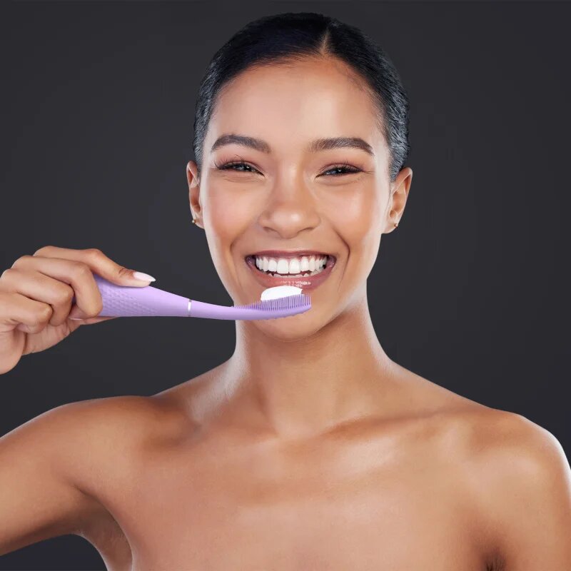 FOREO ISSA™ 4 Plus elektromos fogkefe Lavender 1 db