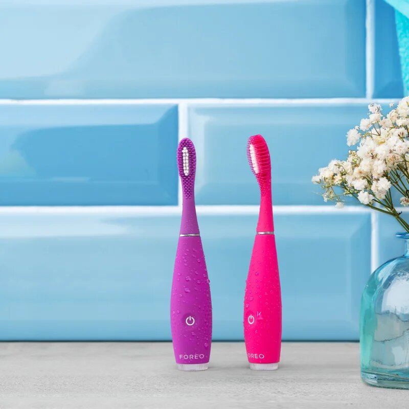 FOREO ISSA™ 4 Smile elektromos fogkefe 5 éves kortól Wild Strawberry 1 db