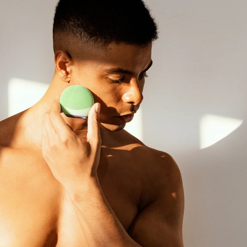 FOREO LUNA™4 Go szónikus tisztító készülék utazásra Pistachio