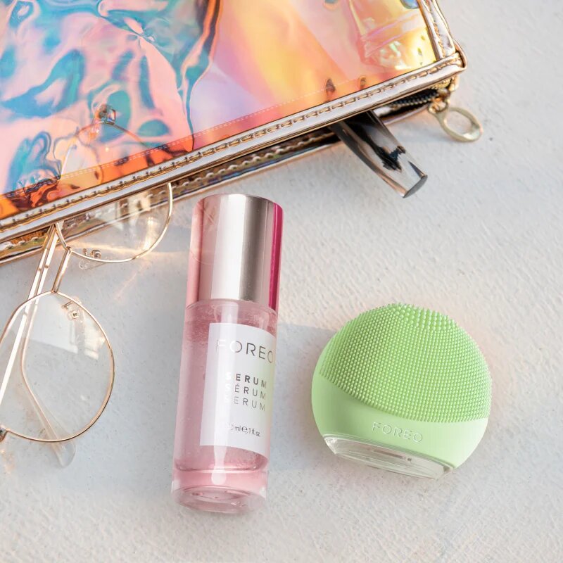 FOREO LUNA™4 Go szónikus tisztító készülék utazásra Pistachio