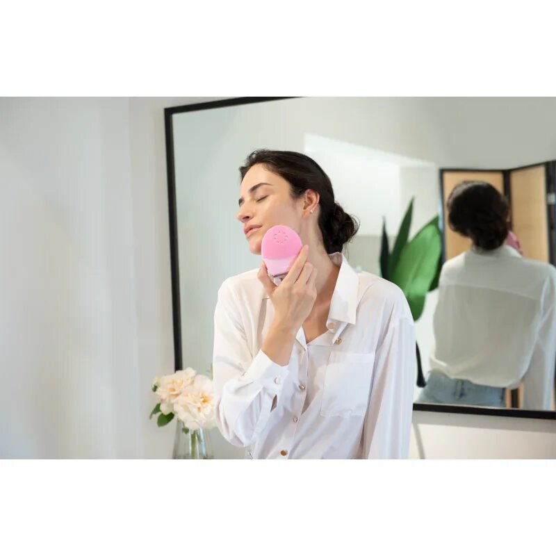 FOREO LUNA™4 Plus szónikus tisztító készülék hőkezelő funkcióval és feszesítő masszázzsal normál bőrre 1 db