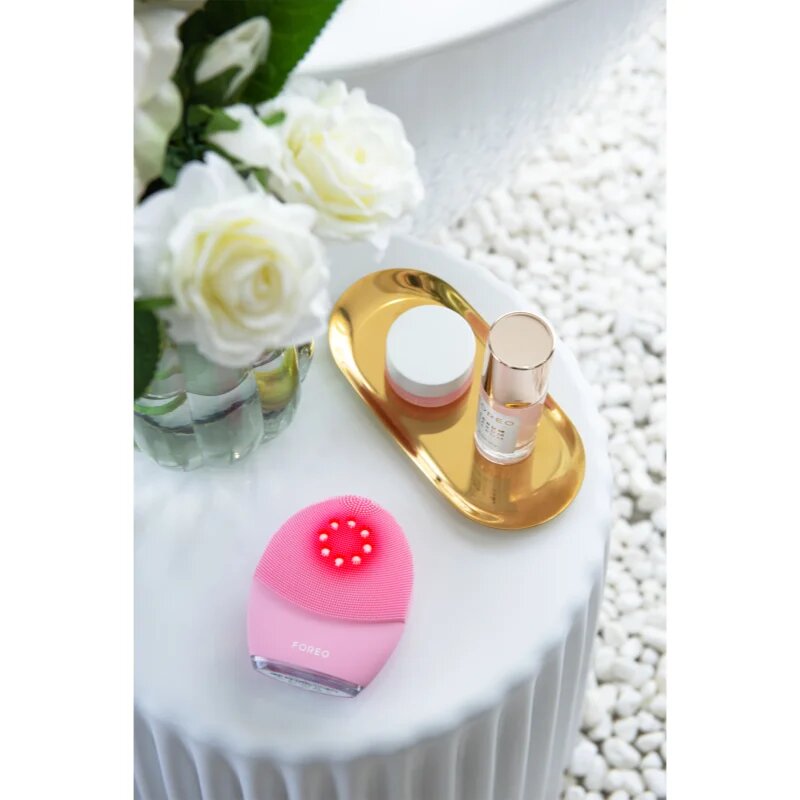 FOREO LUNA™4 Plus szónikus tisztító készülék hőkezelő funkcióval és feszesítő masszázzsal normál bőrre 1 db