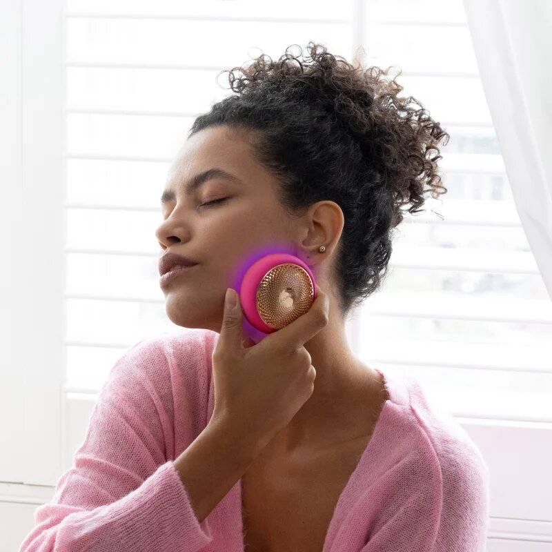 FOREO UFO™ 3 5-in-1 szónikus készülék az arcmaszk hatásának felgyorsítására Fuchsia 1 db