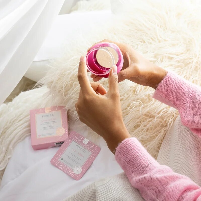 FOREO UFO™ 3 5-in-1 szónikus készülék az arcmaszk hatásának felgyorsítására Fuchsia 1 db