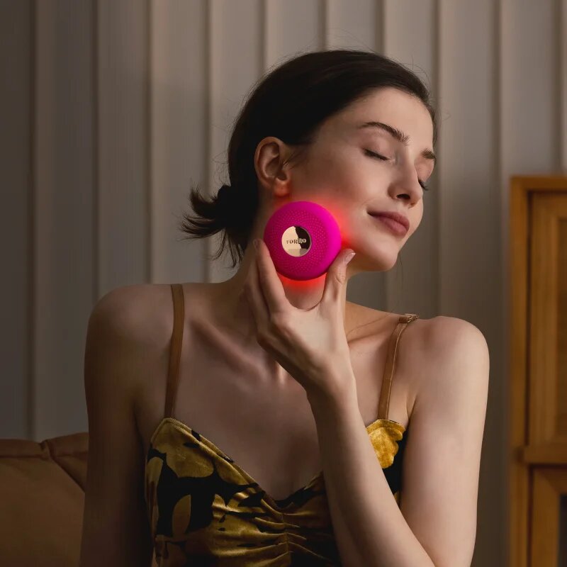 FOREO UFO™ 3 LED szónikus készülék az arcmaszk hatásának felgyorsítására LED és NIR infravörös fénnyel 1 db