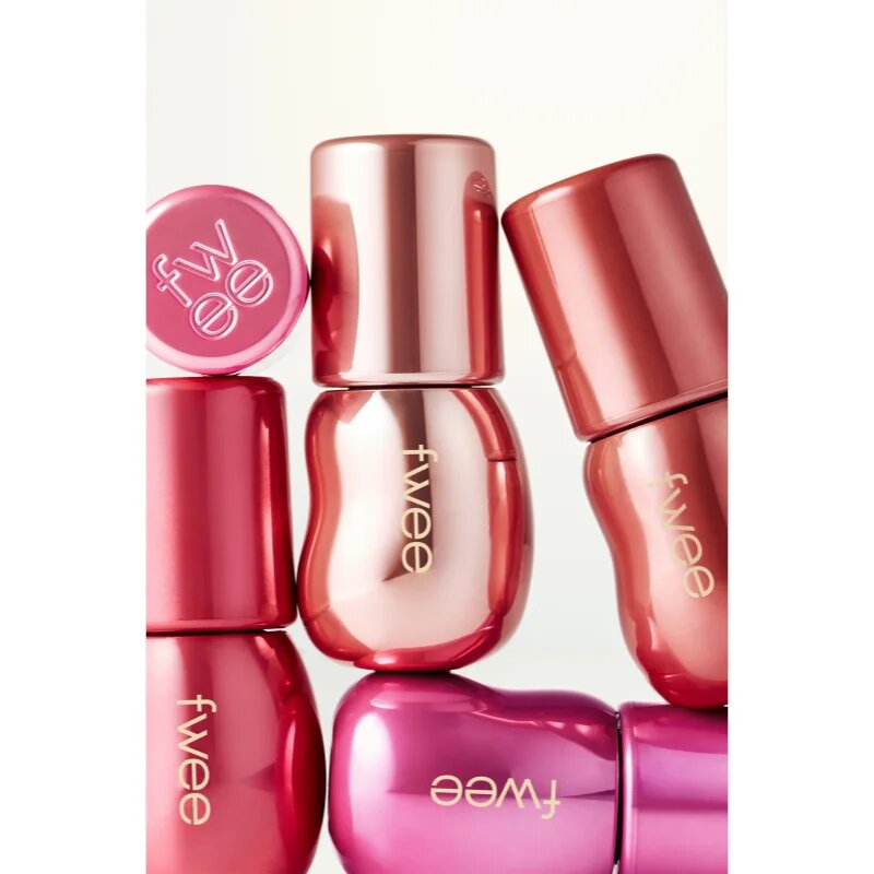 fwee 3D Voluming Gloss hidratáló ajakfény dúsabb hatásért árnyalat A06 Scotch 30% 5.3 g