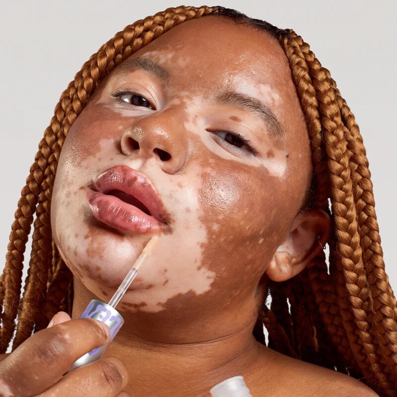 Glow Hub Gen Gleam hidratáló ajakfény árnyalat Milked 3 ml