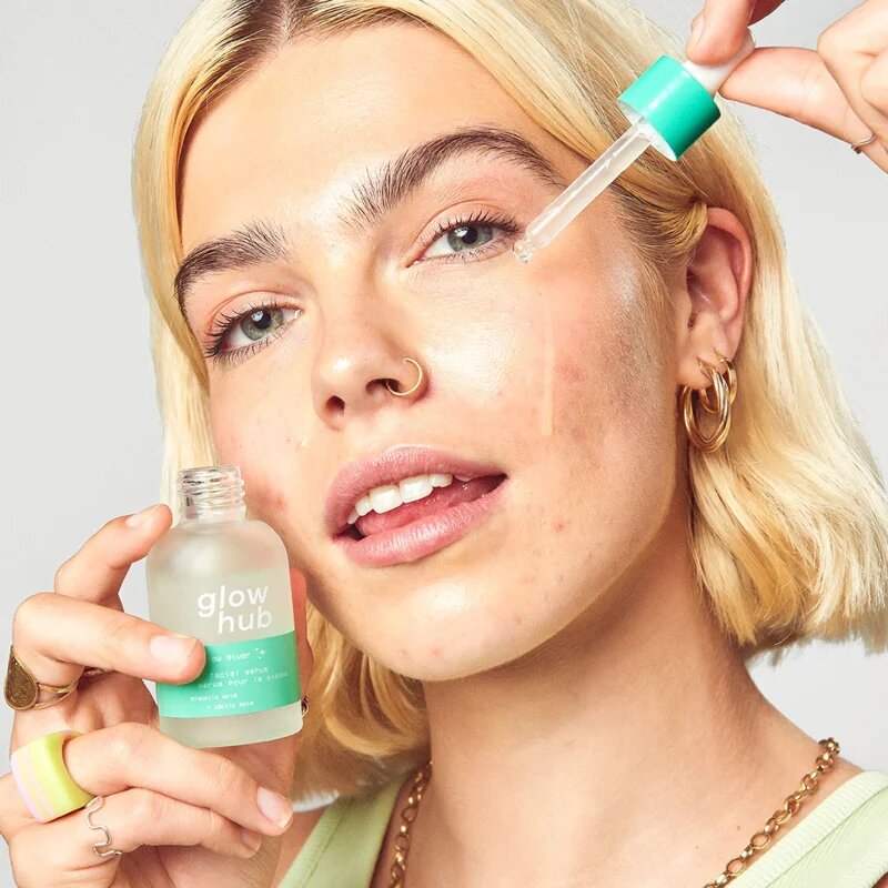 Glow Hub The Glow Giver fényesítő hatású arcszérum glikolsavval 30 ml