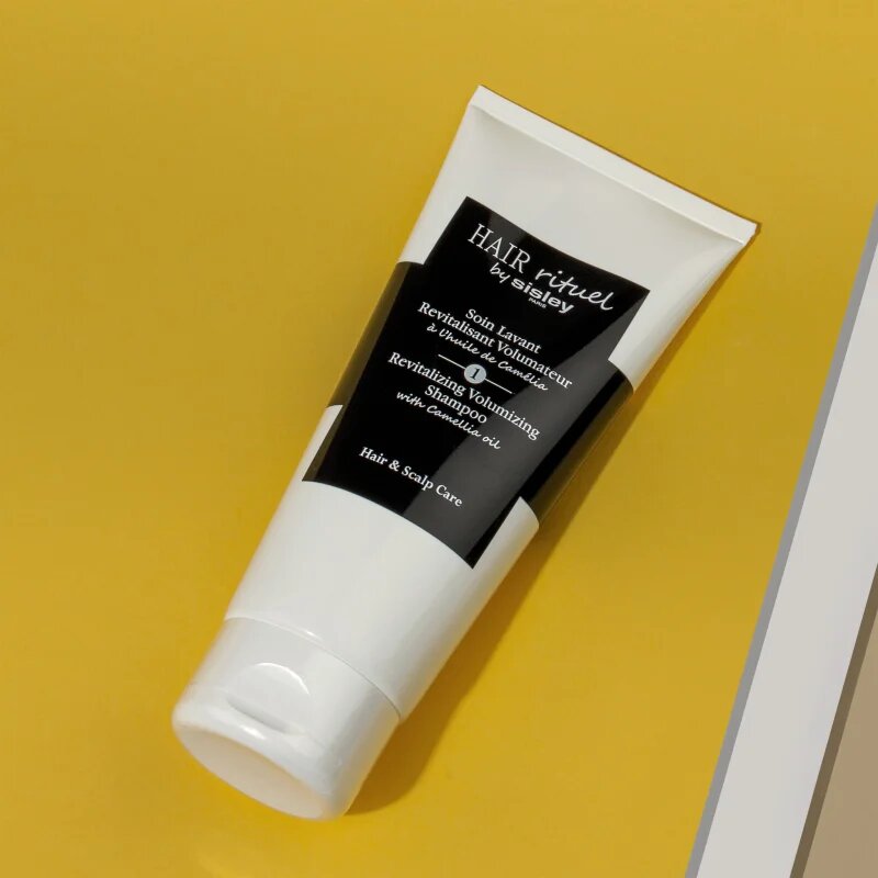 Hair Rituel by Sisley Revitalizing Volumizing Shampoo with Camellia oil tömegnövelő sampon a selymes hajért szulfátmentes 500 ml