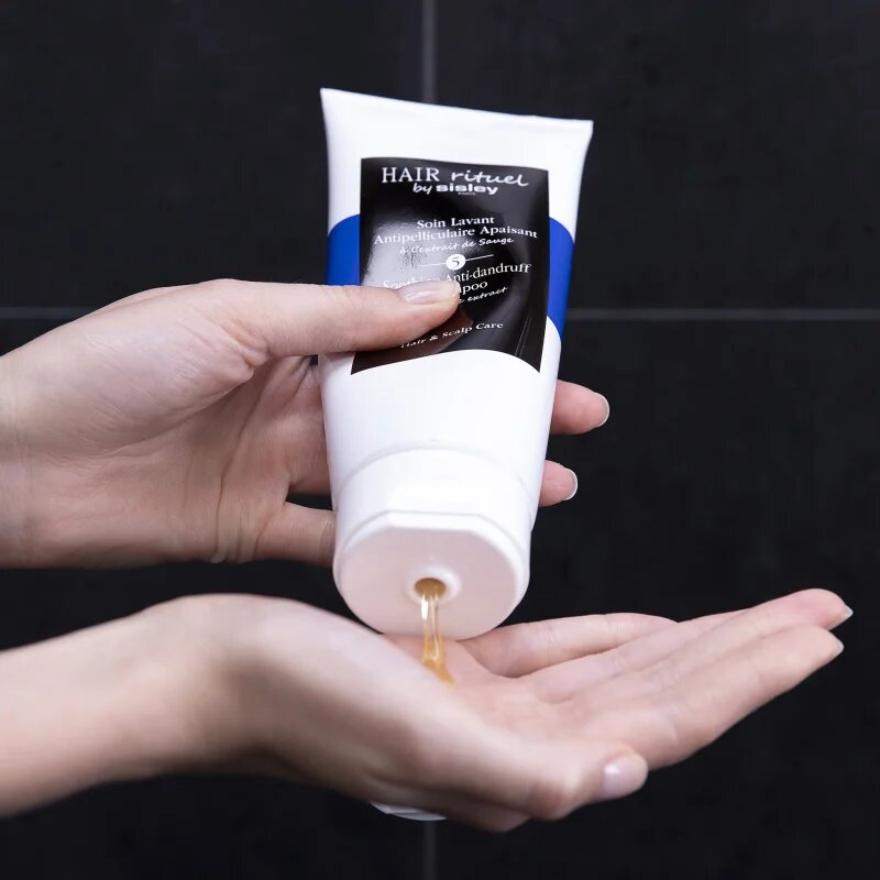 Hair Rituel by Sisley Soothing Anti-dandruff Shampoo korpásodás elleni sampon nyugtató hatással 500 ml