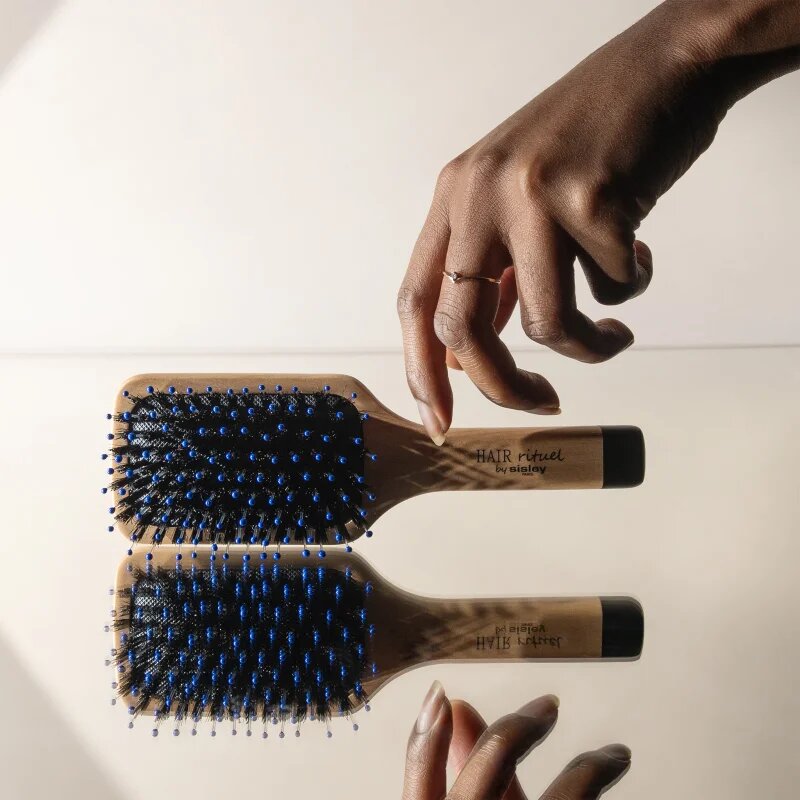 Hair Rituel by Sisley The Pocket Brush Radiance & Softness hajkefe a fénylő és selymes hajért 1 db