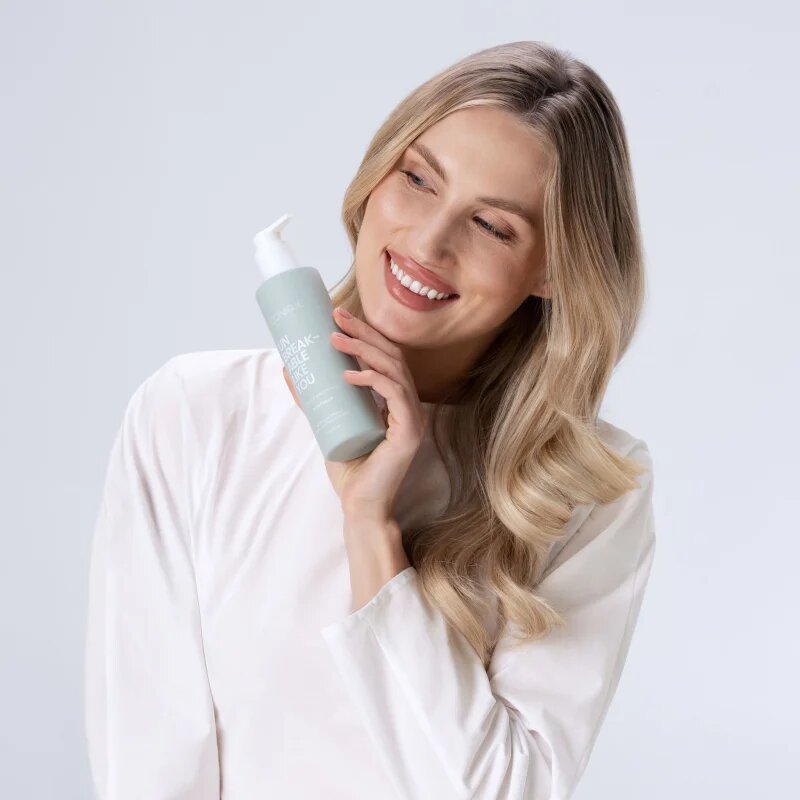 ICONIQUE Professional UNBREAKABLE LIKE YOU Length Strengthening hajhosszerősítő kondicionáló 250 ml