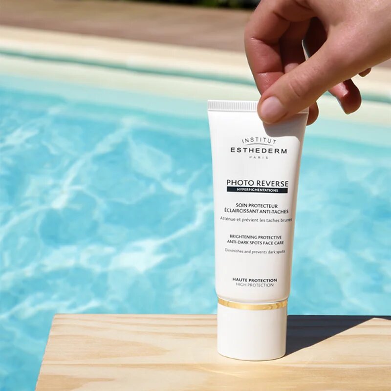 Institut Esthederm Photo Reverse Brightening Protective Anti-Dark Spots Face Care bőrvilágosító védő ápolás a pigmentfoltok ellen magas UV védelemmel