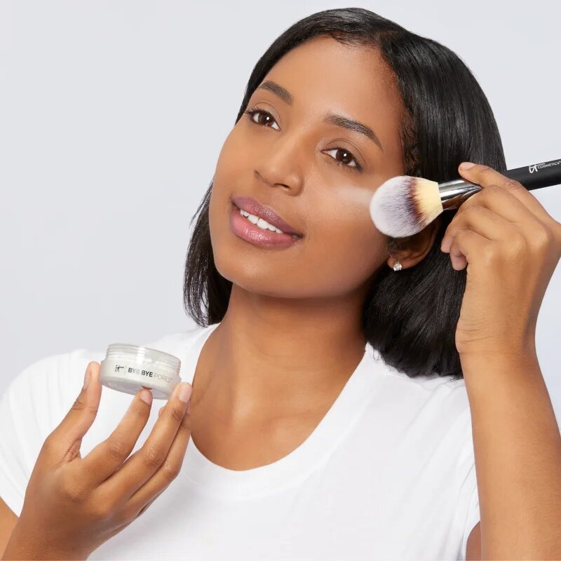 IT Cosmetics Bye Bye Pores Poreless Finish Loose Setting Powder bőrvilágosító könnyed és természetes hatású púder árnyalat Translucent 6.8 g