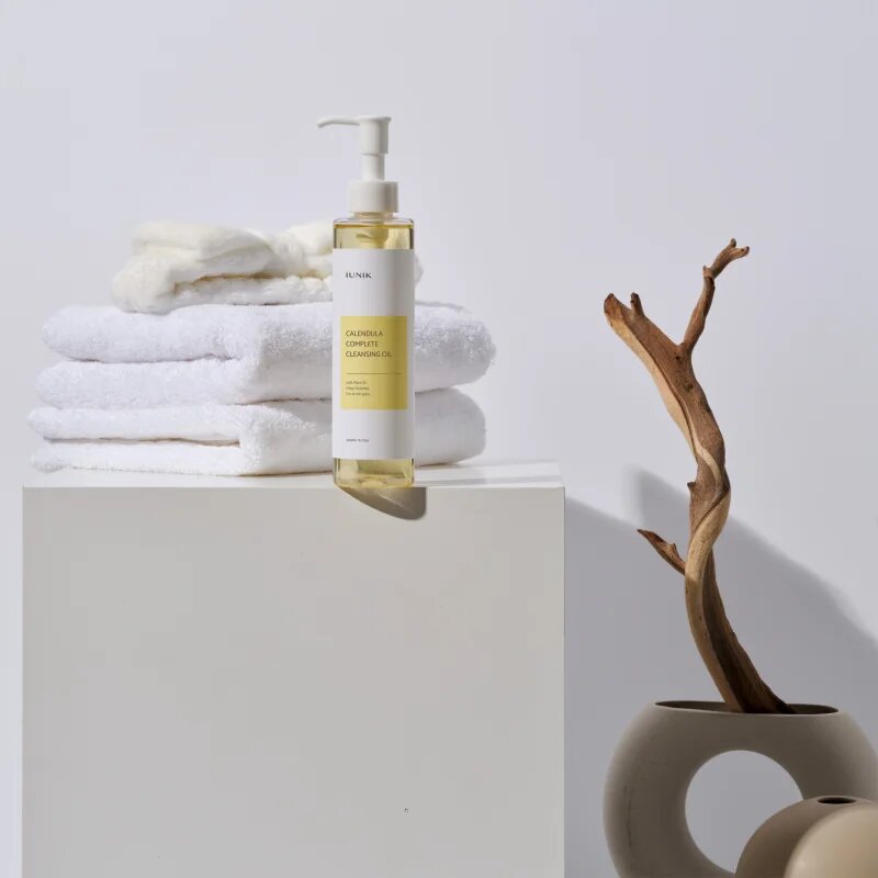 iUnik Calendula Complete Cleansing Oil tisztító és sminklemosó olaj az érzékeny arcbőrre 200 ml