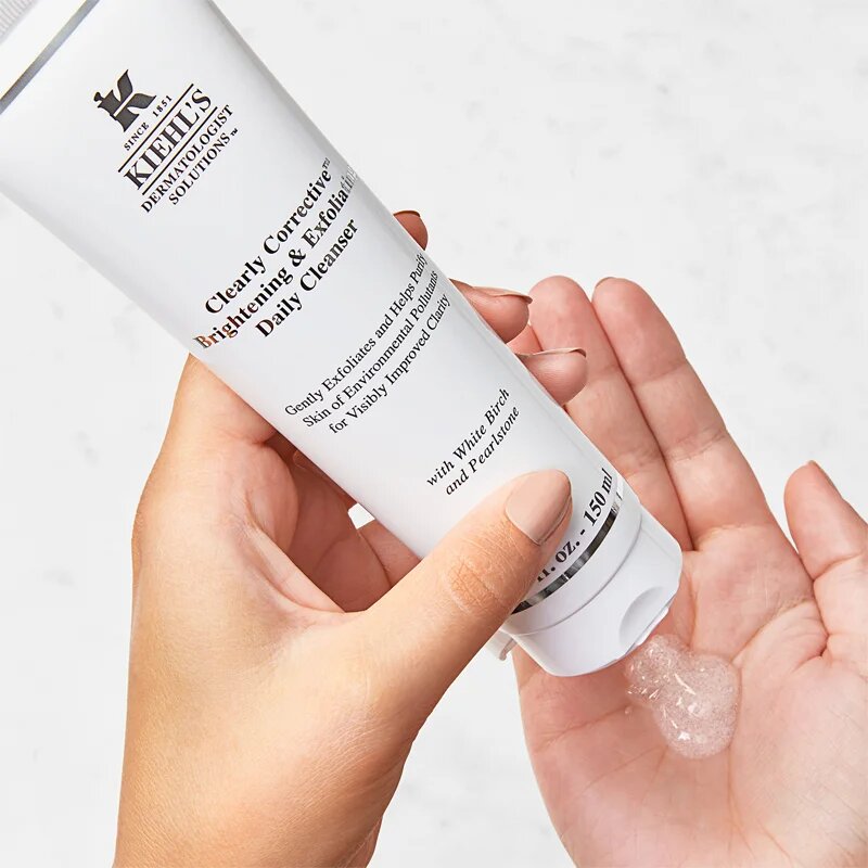 Kiehl's Dermatologist Solutions Clearly Corrective Brightening & Exfoliating Daily Cleanser Fényesítő tisztító gél minden bőrtípusra beleértve az érz