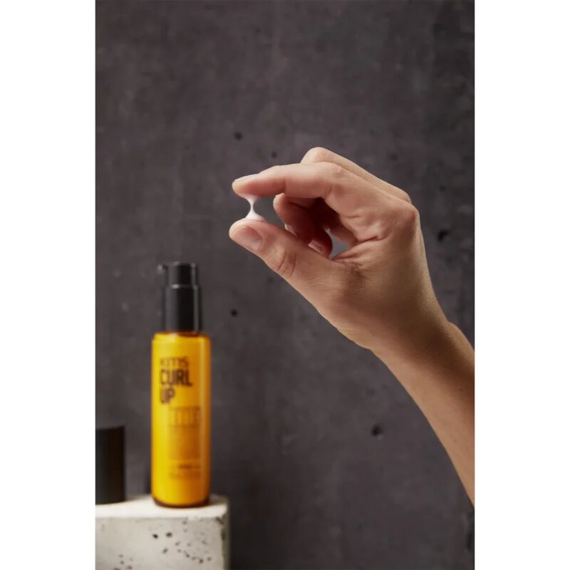 KMS Curl Up Perfecting Lotion styling tej a hullámos és göndör hajra 100 ml