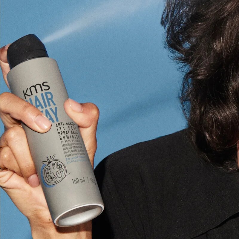 KMS Hair Stay Anti-Humidity Seal haj spray a természetes fixálásért és a fényes hajért 150 ml