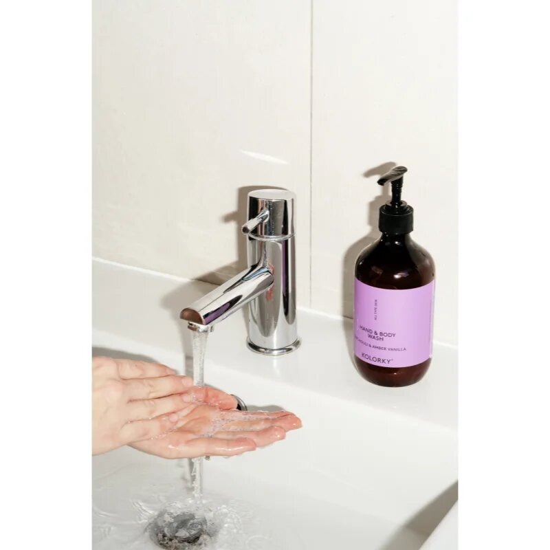 Kolorky Hand & Body Wash tisztító gél kézre és testre Patchouli &Amber Vanilla 490 ml