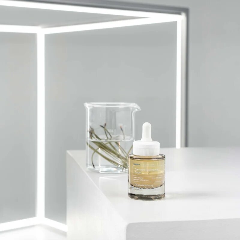 Korres Black Pine kétfázisú fiatalító szérum éjszakára 30 ml