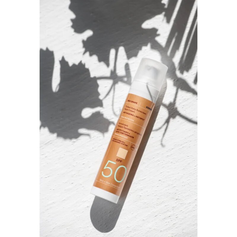 Korres Red Grape Tinted Daily Sunscreen színező napozókrém egységesíti a bőrszín tónusait SPF 50 50 ml
