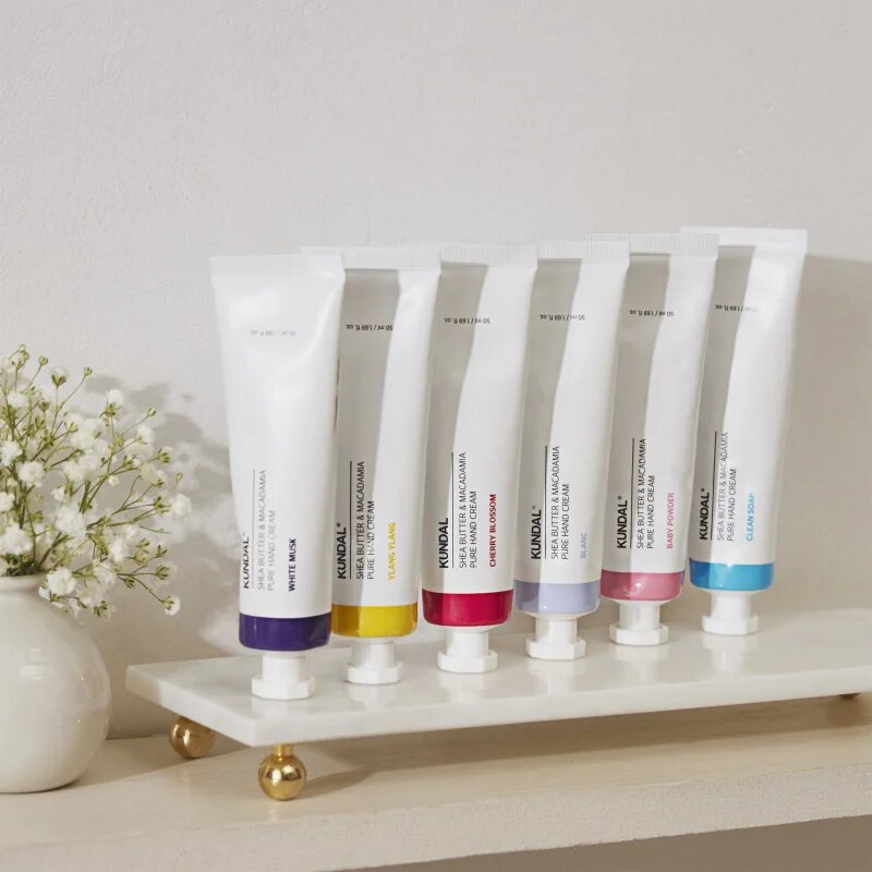 KUNDAL Shea Butter & Macadamia Jasmine Woody hidratáló kézkrém tápláló hatással 50 ml