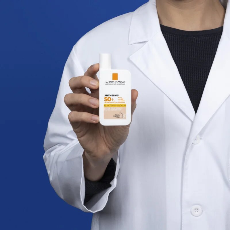 La Roche-Posay Anthelios UVMUNE 400 védő és tonizáló folyadék arcra SPF 50+ 50 ml