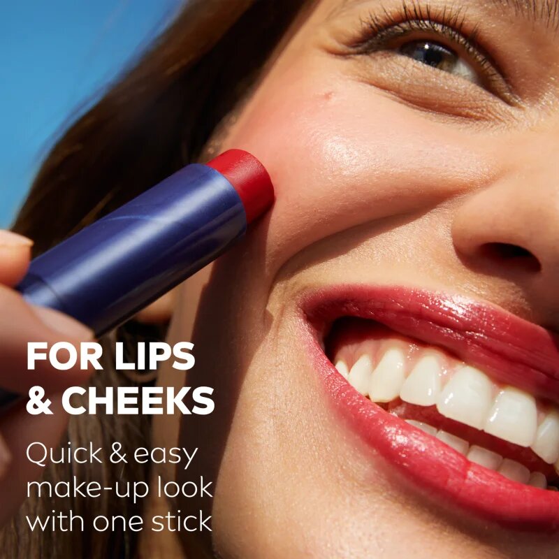 Labello Caring Beauty tonizáló ajakbalzsam árnyalat Red 4.8 g