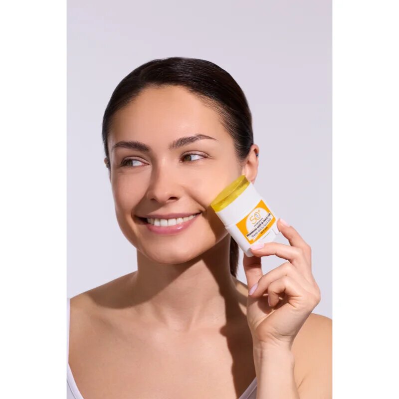 Lirene Vitamin Stick For Face&Body helyi ápolás a káros napsugarak ellen arcra és testre SPF 50 15 g