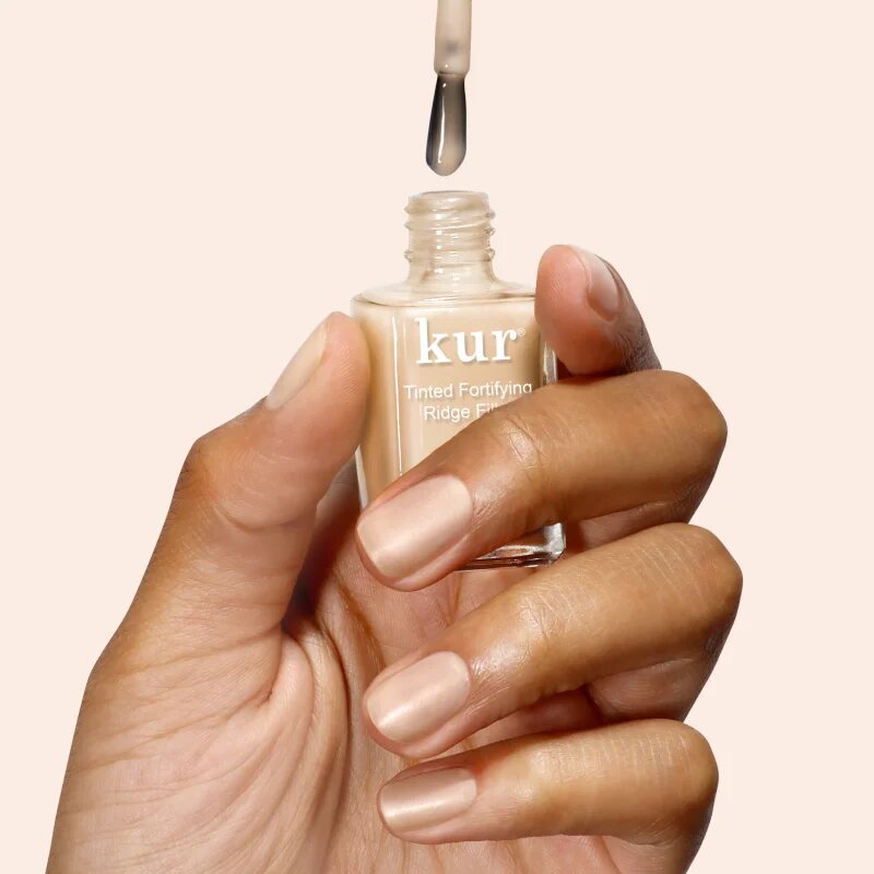 LONDONTOWN Kur Tinted Fortifying Ridge Filler alap körömlakk a száraz törékeny körmökre árnyalat Apricot Beige 12 ml
