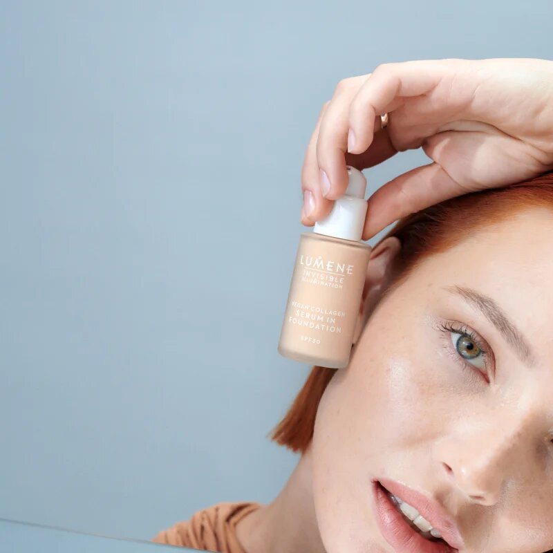 Lumene Invisible Illumination Vegan Collagen Serum in Foundation könnyű alapozó tápláló hatással SPF 30 2 30 ml