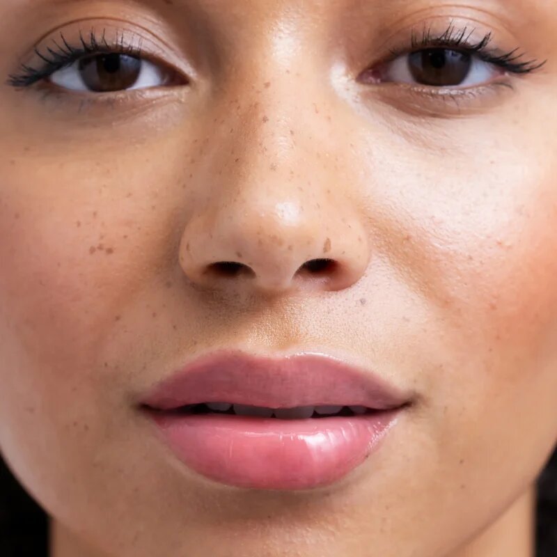 Lumene Lip Glow Oil Balm ajakbalzsam olajjal árnyalat 2 Juicy 10 ml