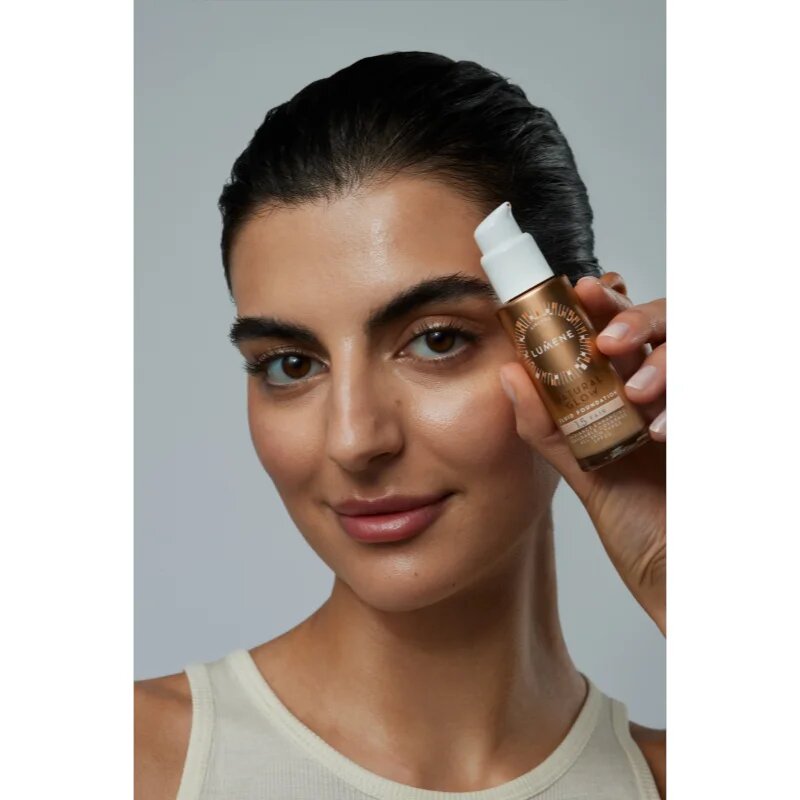 Lumene Natural Glow élénkítő make-up a természetes hatásért SPF 20 árnyalat 2 Medium (Cool) 30 ml