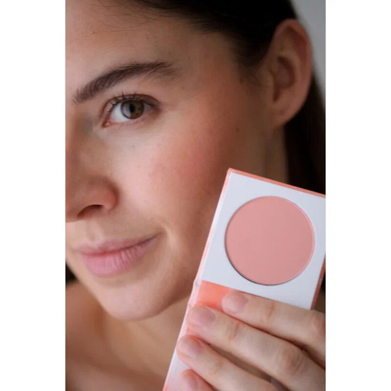 Lumene Natural Glow púderes arcpír árnyalat 1 Coral Glow 4 g